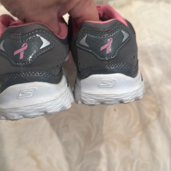 Skechers size 7 walking sneaker - Picture 4 of 6